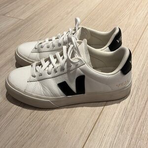 Veja Campo Sneaker Size 7 White/Black